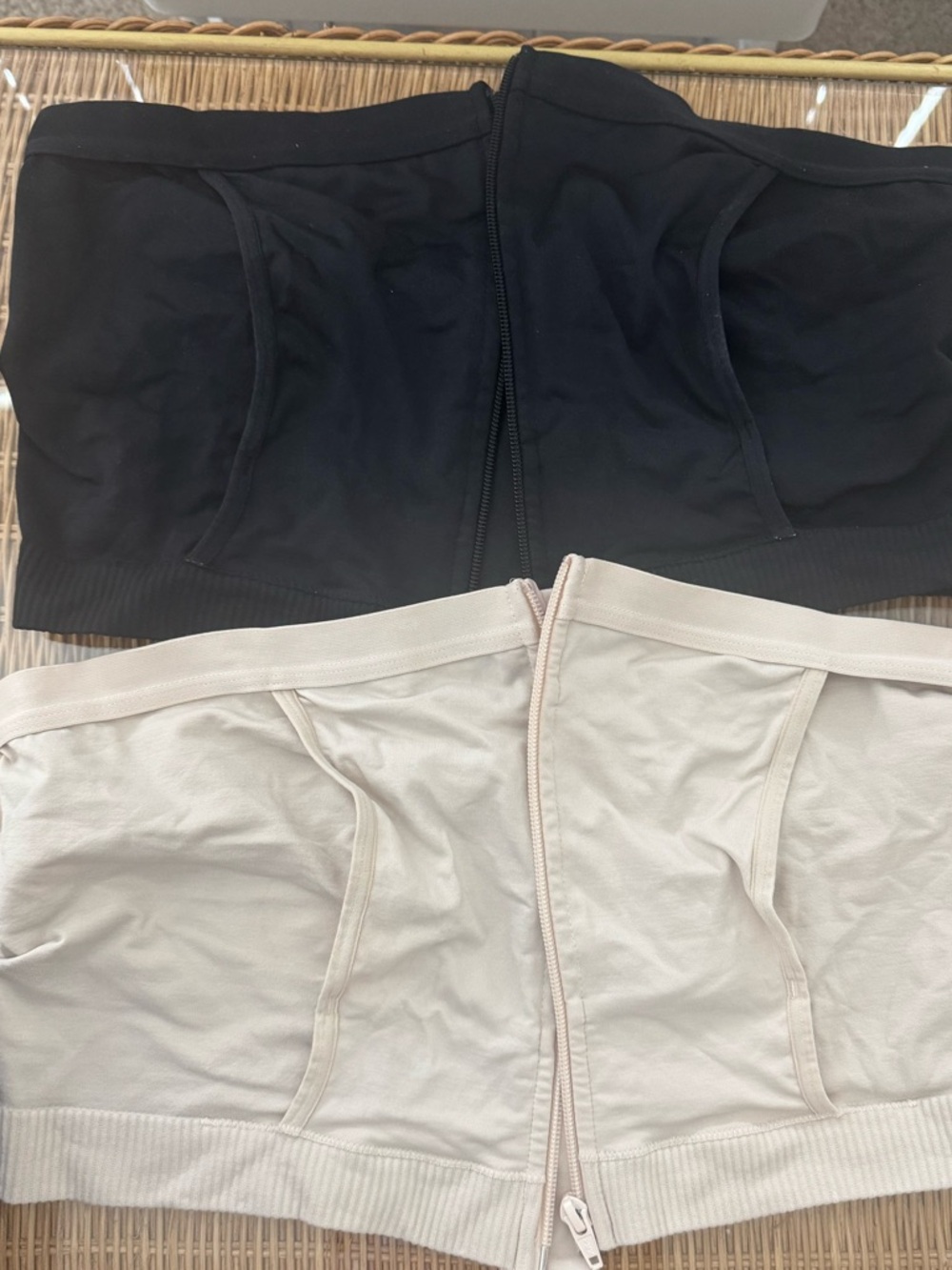 Set of two Medela strapless Pumping Bra with Front Zip